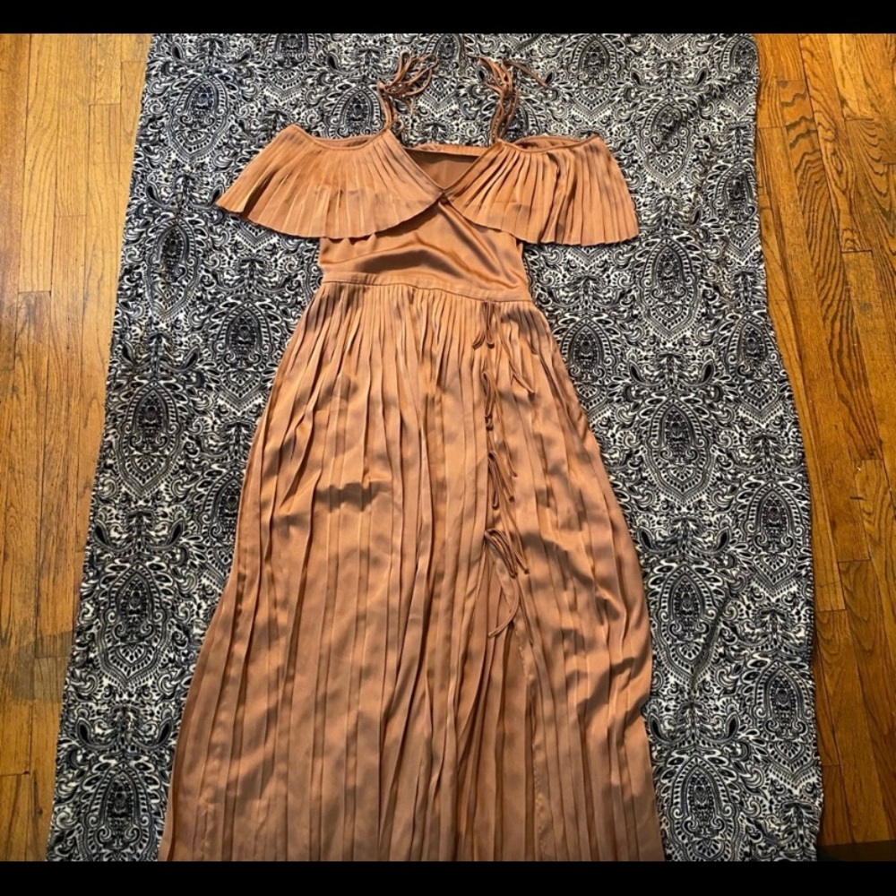 Size 10. Gold pleated dress. GAP.